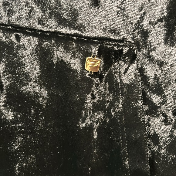 NWOT Fabletics Black Crushed Velvet Zip Up - Picture 2 of 11